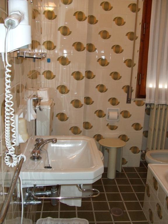 Albergo La Primula تْشيانشانو  تيرمي الغرفة الصورة